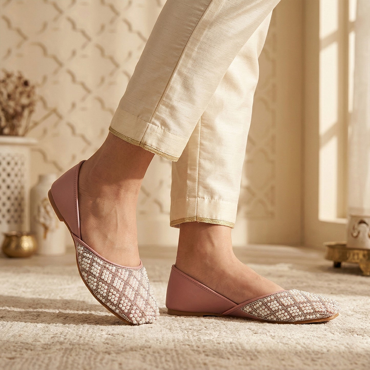 Pearl Luxe Juttis
